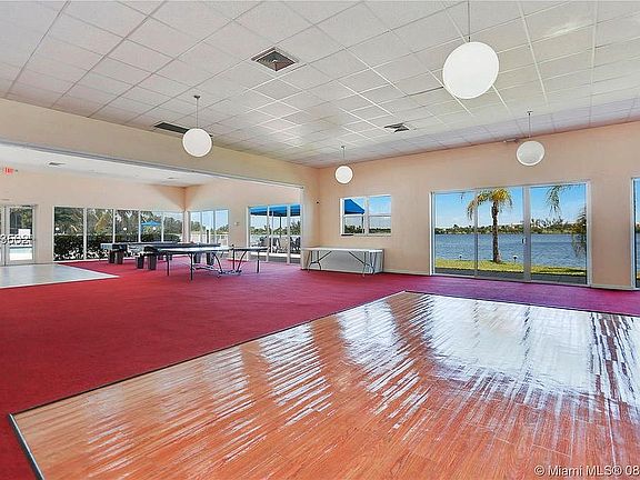 5th image of 1075 Miami Gardens Dr #610