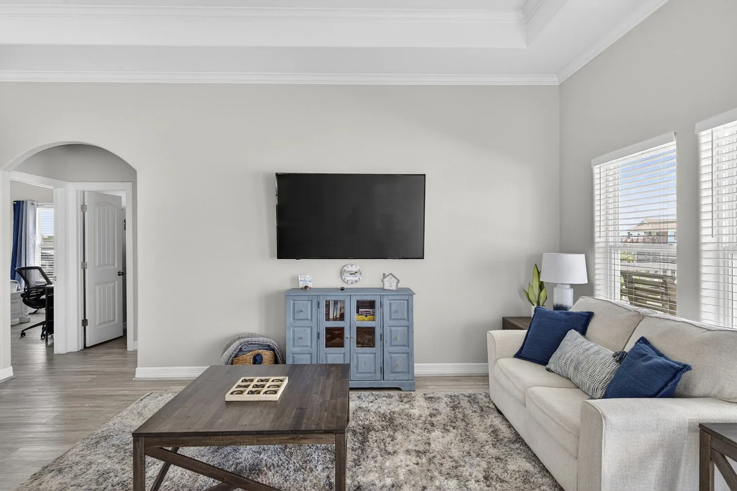 3 bed, 2.0 bath, 1356 sqft, $2,456 — Photo 3