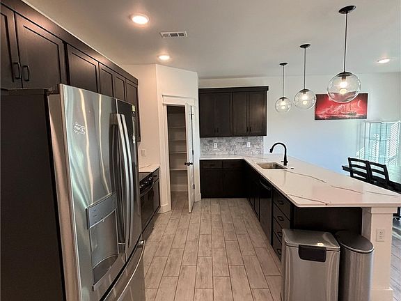 3rd image of 2161 Bluebonnet Ln