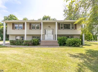 14 Mapledale Ave, Succasunna, NJ 07876