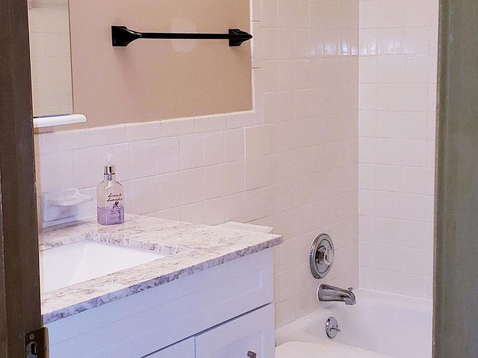Main Bathroom, All Tile Tub Surround , New Vanity