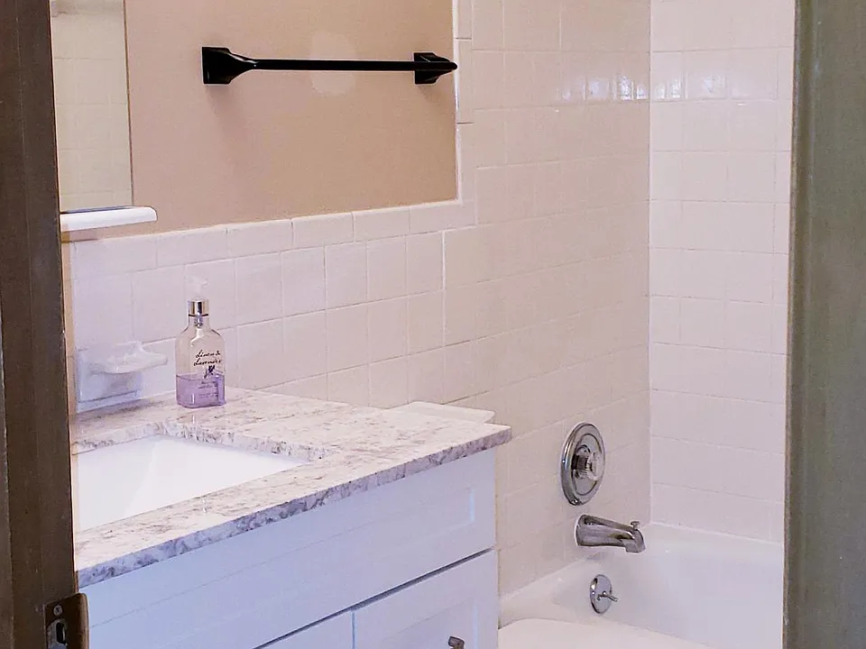 Main Bathroom, All Tile Tub Surround , New Vanity
