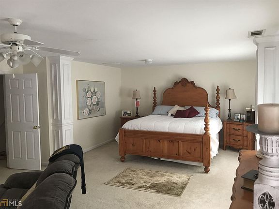 5th image of 1049 Mitford Ln #0