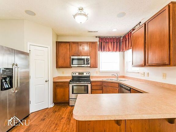 3rd image of 16915 Southall Dr