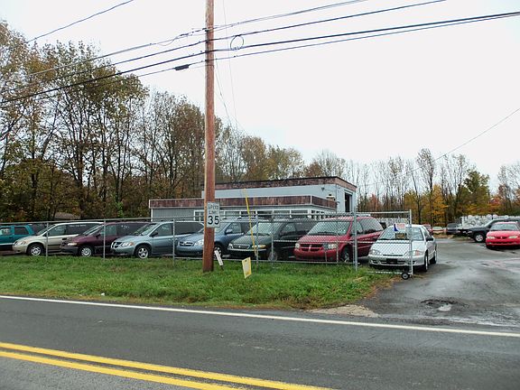 4th image of 2241 Easton Tpke