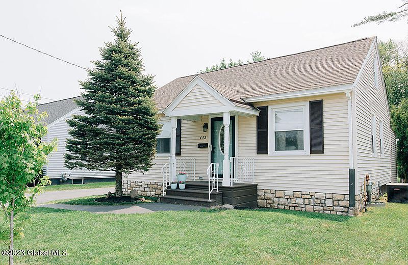 3rd image of 442 Duglin Avenue