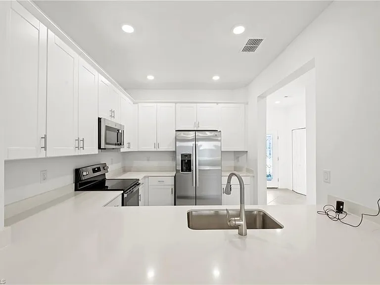 2827 Blossom Way — Photo 8