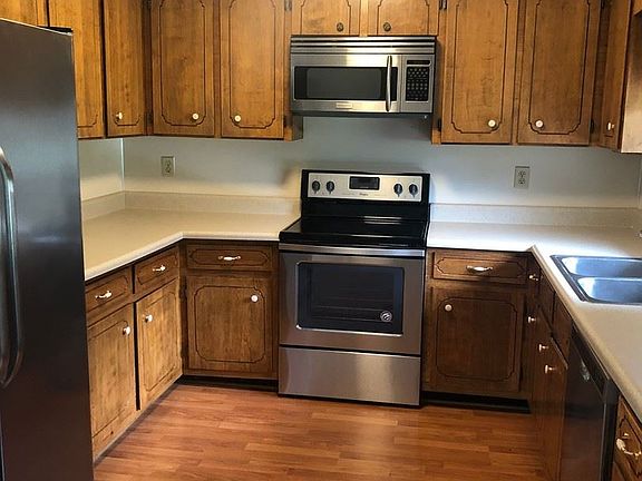 4th image of 412 Wedgewood Ct