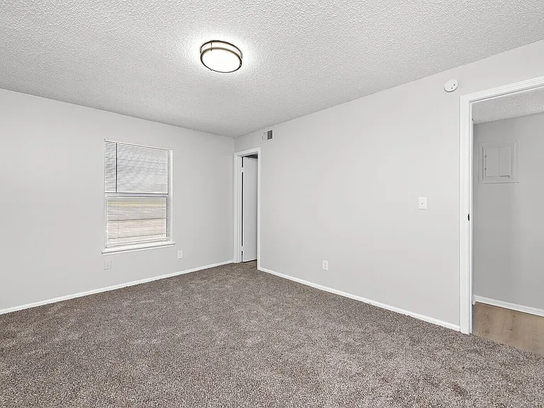 Meadowood Apartments — Photo 16