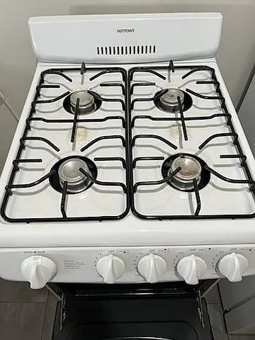 Cute gas stove and oven!