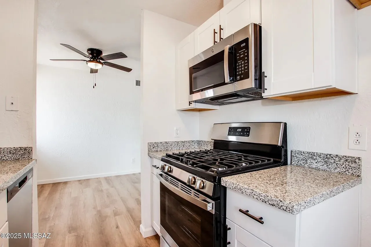2 bed, 945 sqft, $1,090 — Photo 1