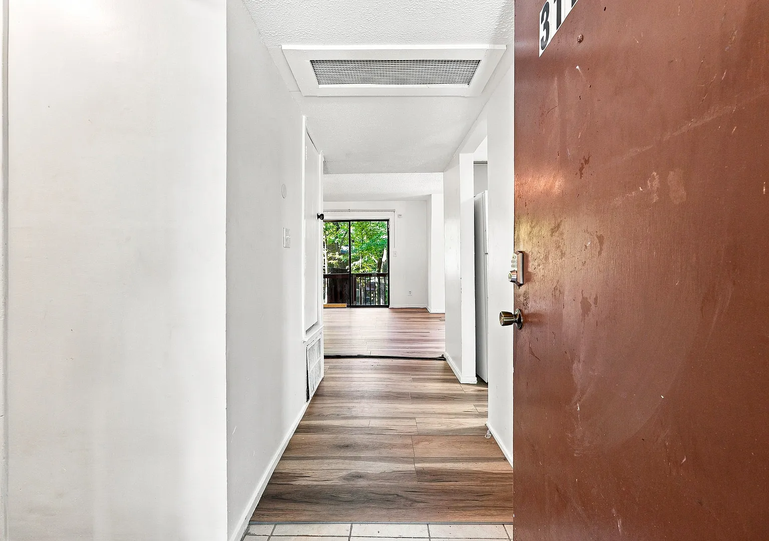 319 Fairington Dr — Photo 1
