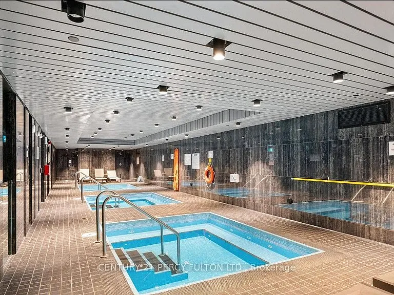 2221 Yonge St #4710 — Photo 14