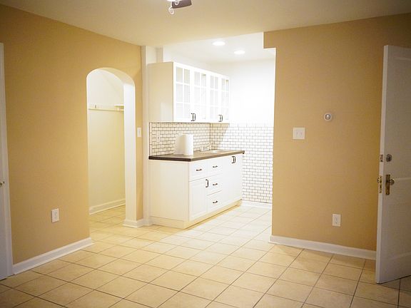 2nd image of 806 Houston Ave APT 4