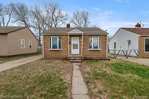 25713 Penn St Photo 1