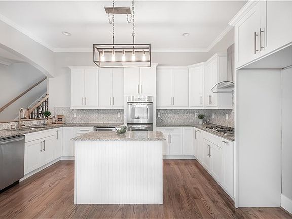 4th image of 300 Hickory Springs Dr SE