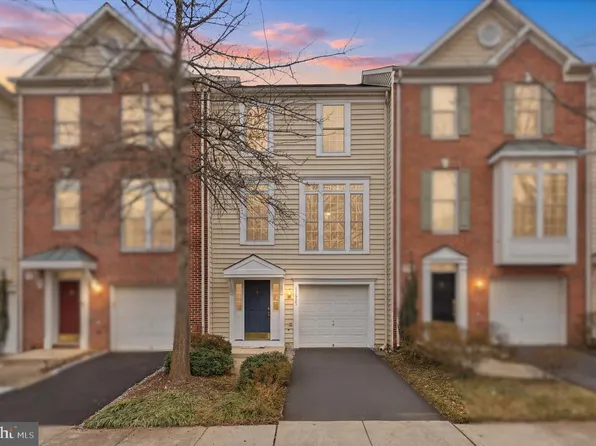 11625 Fairfax Commons Dr, Fairfax, VA 22030