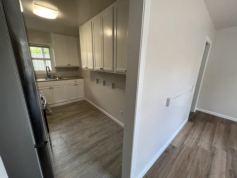 1843 E 6th St #1845 — Photo 4