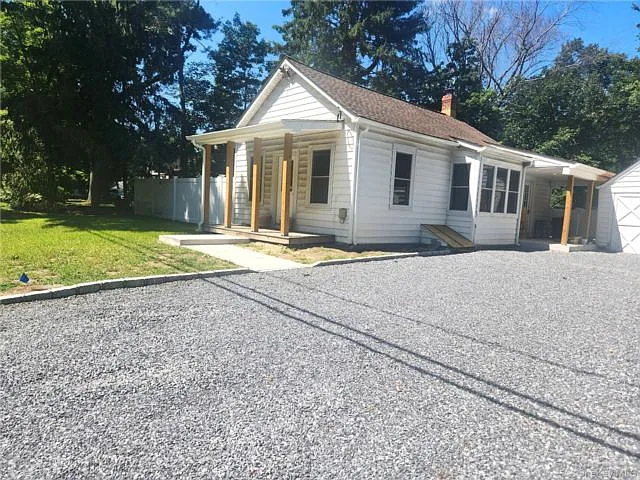 807 Meadow Rd