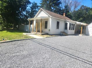 807 Meadow Rd, Smithtown, NY 11787