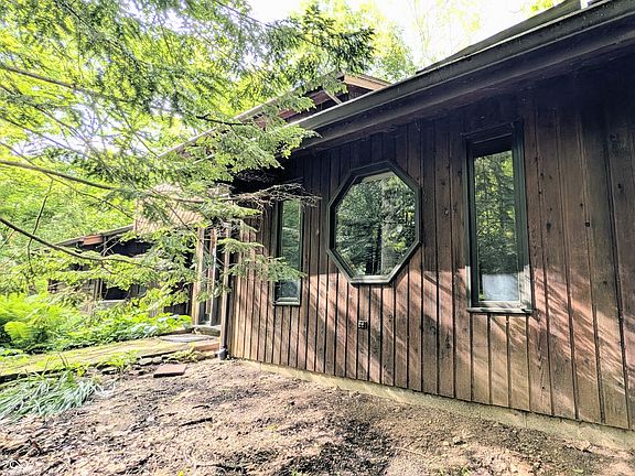 5th image of 7953 Spring Mill Rd
