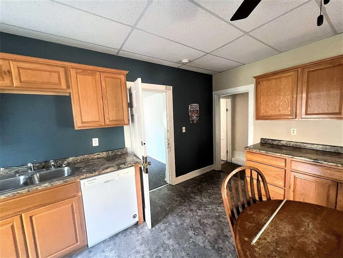 5 bed, 2000 sqft, $1,800 — Photo 4