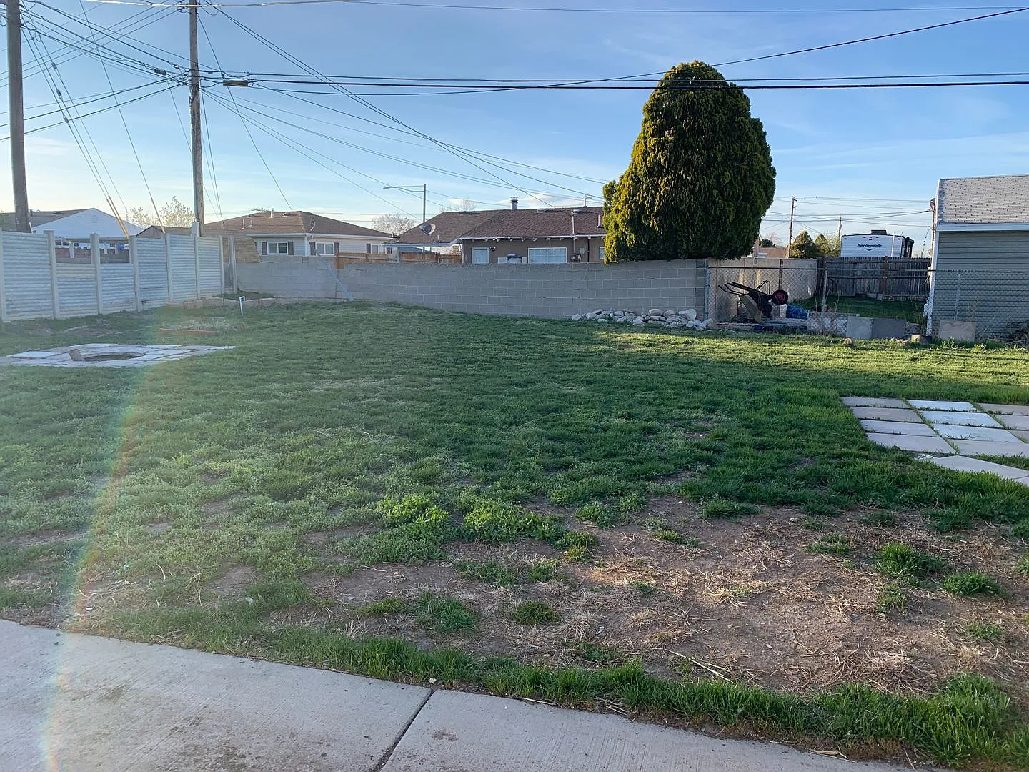 Three Bedroom Home in Kearns with very large detached garage! / Available now!! — Photo 4