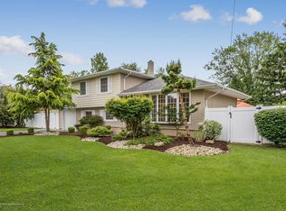 30 Oak Ter, Howell, NJ 07731