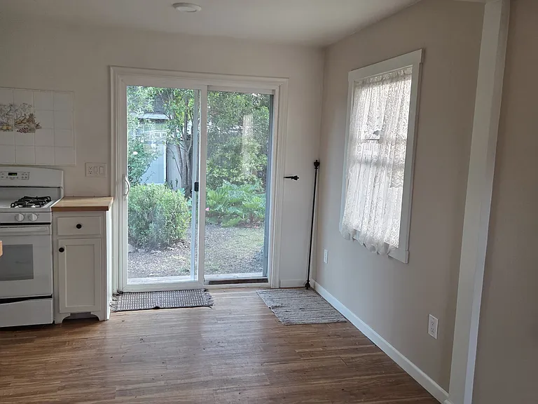 Poplar St — Photo 6