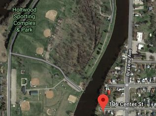 106 Center St, Oconto, WI 54153