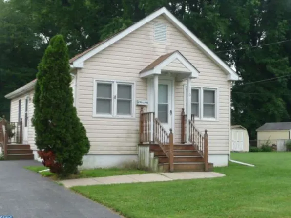6 Miramar Dr, Pennsville, NJ 08070