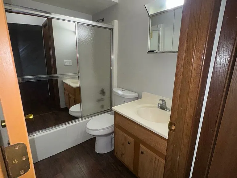 Wesleyan Apartments — Photo 13
