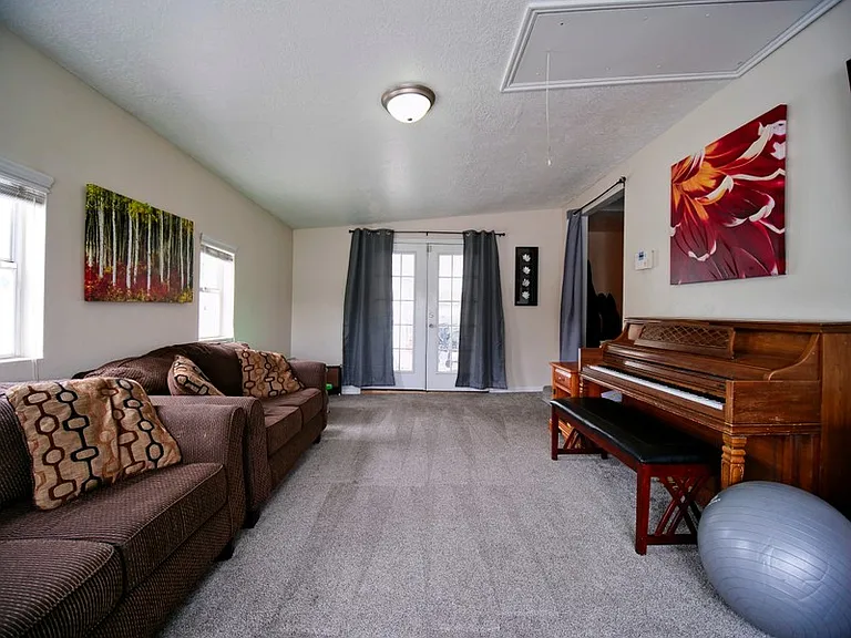 3292 S 4400 W — Photo 12