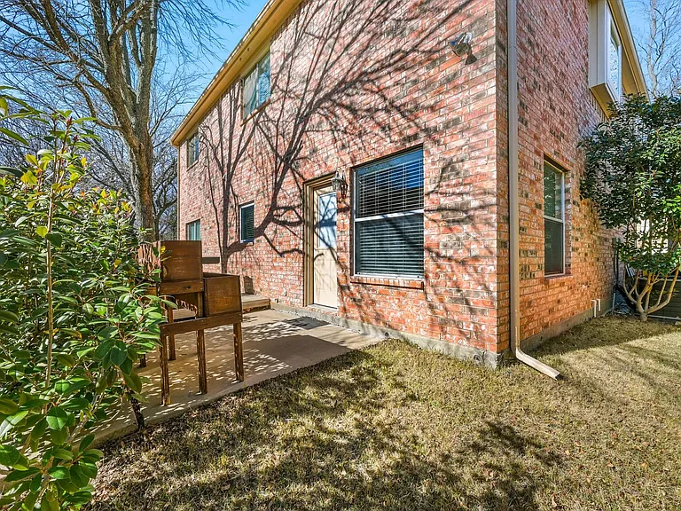 1905 Francis Ct — Photo 22