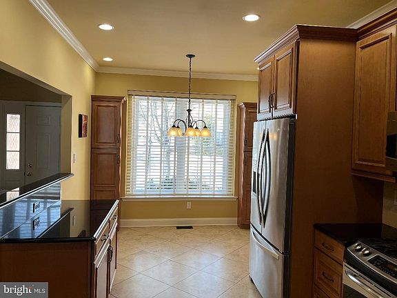 4th image of 92 Wheatsheaf Ln