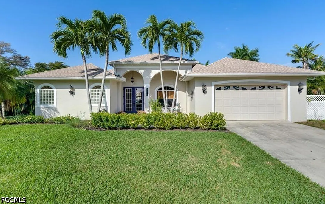 4 bed, 3.0 bath, 2203 sqft, $4,200 — Photo 2