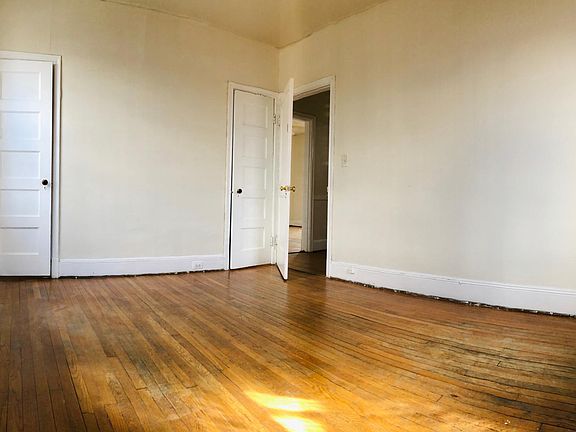 4th image of 205 N Plum St APT 12