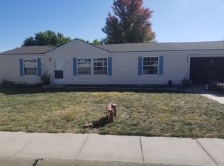 1310 Bridle Dr, North Platte, NE 69101