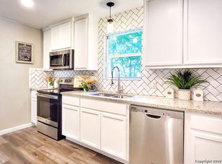 709 Petersburg St, Castroville, TX 78009