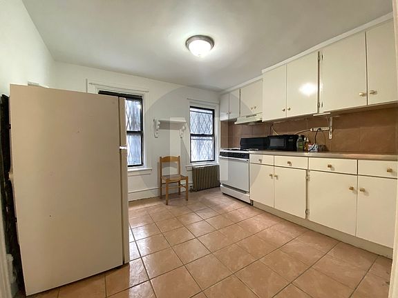 2nd image of 372 8th Ave #3