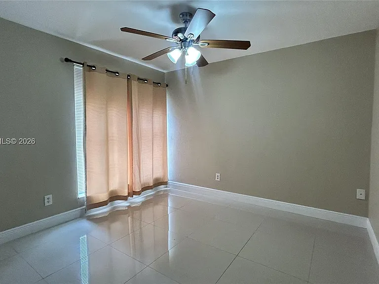 10377 N Kendall Dr #K8 — Photo 6