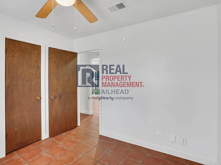 1424 Phillips St — Photo 13