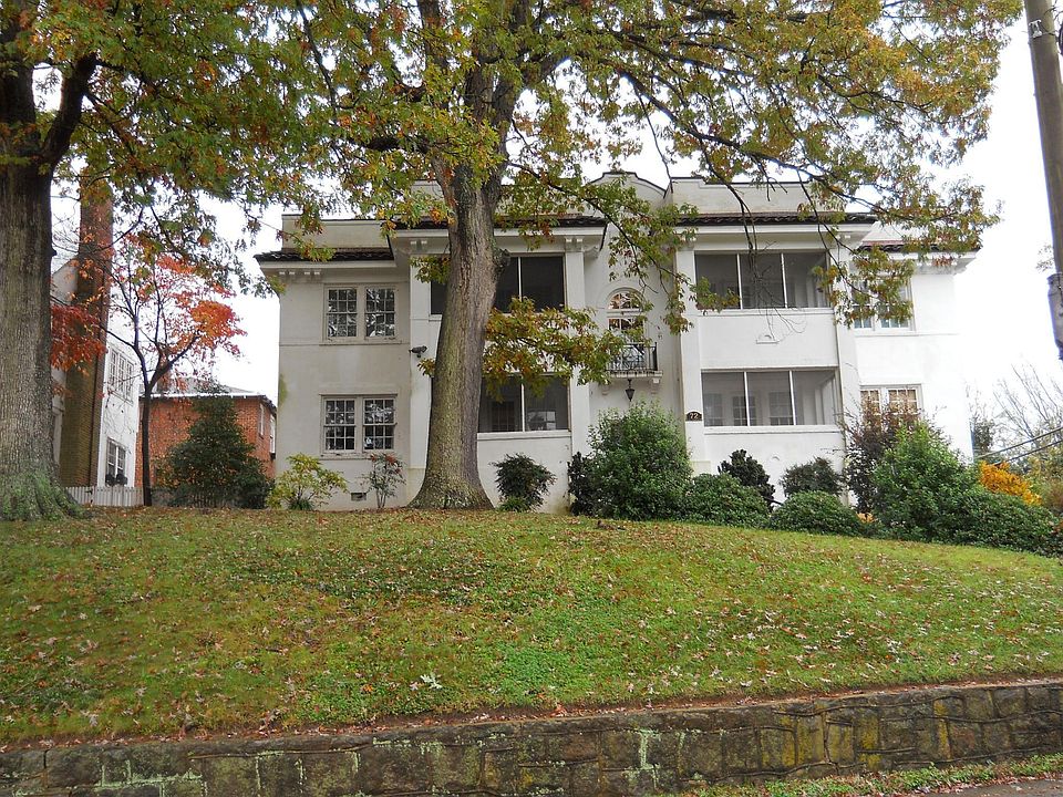 Front view of historic apartment building from West End Boulevard.
