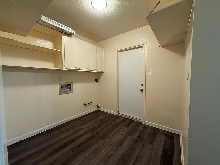 10606 Millspring — Photo 16