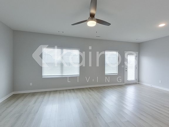 3rd image of 6405 Upchurch Dr
