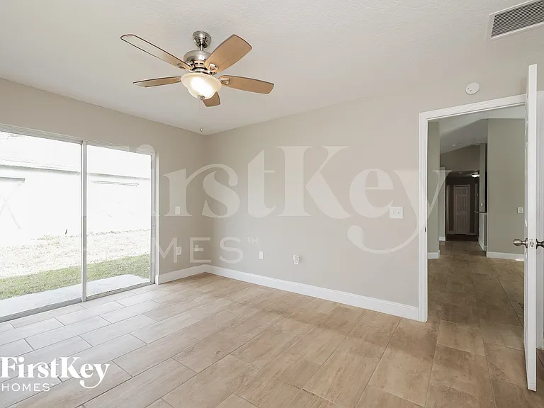 1031 Heron Ct — Photo 12