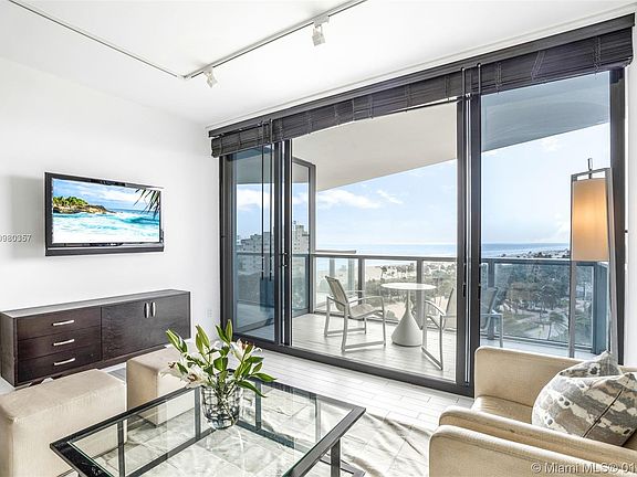 5th image of 2201 Collins Ave #814