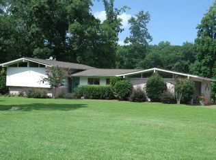 102 W Poplar Dr, Louisville, MS 39339