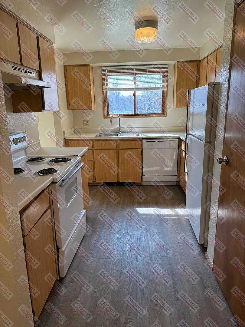 3 bedroom, 2.5 bath 1,256 sqft townhouse — Photo 2