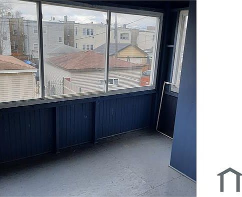 4th image of 1817 N Karlov Ave #2